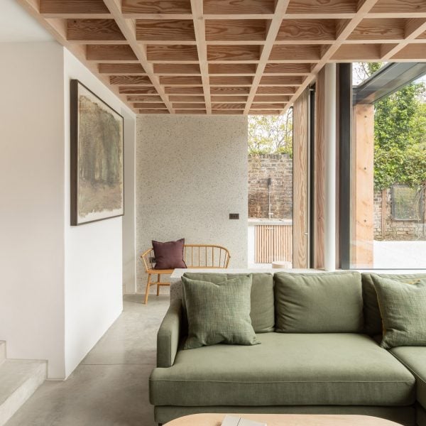 Will Gamble Architects использует модернизм пустыни для расширения Лондона