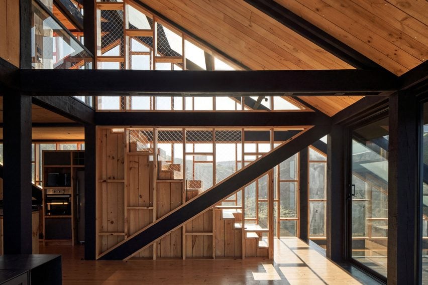 Геометрическая лестница в доме от WMR Arquitectos