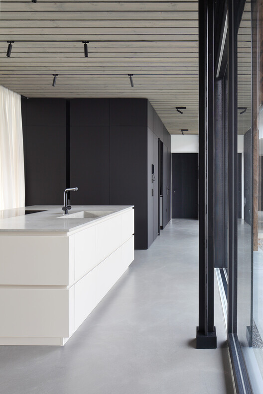 Hof B House / Moser and Hager Architekten - Фотография интерьера, кухни, столешницы