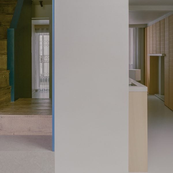 Паоло Коссу продемонстрировал коллекцию произведений искусства во время ремонта террасы в Лондоне