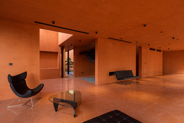 Выставочный центр Red Box / Mix Architecture - Фотография интерьера, стул