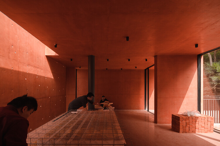 Выставочный центр Red Box / Mix Architecture — Фотография интерьера