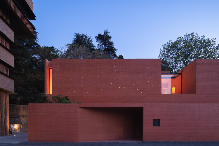 Выставочный центр Red Box / Mix Architecture - Экстерьерная фотография, фасад