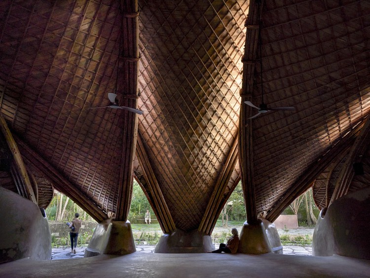 Луми Шала / IBUKU - Фотография интерьера, колонна, арка