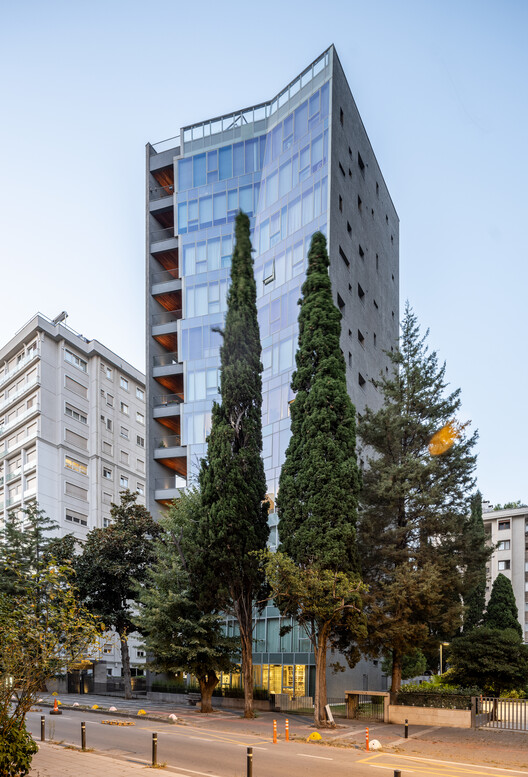 Жилой дом ZENEL / Aytac Architects — фотография экстерьера, фасад, окна