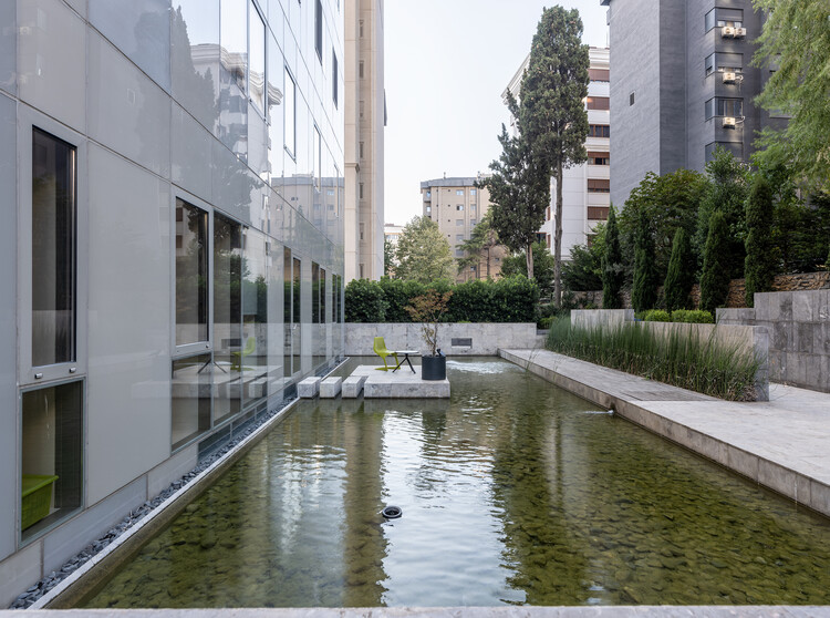 Жилой дом ZENEL / Aytac Architects — фотография экстерьера, окна, набережная