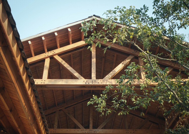Деревянная конструкция в деревне Дунъян / Галактическая арка — фотография экстерьера, балка
