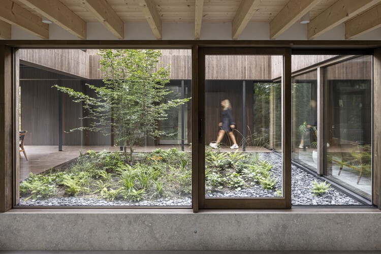 Вилла Open Park / i29 Architects - Фотография интерьера, окна, фасад, стекло