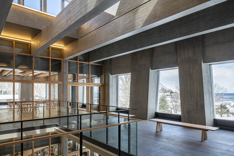 Ратуша Фурубира / TAISEI DESIGN Planners Architects & Engineers - Фотография интерьера, окна, балки, фасад