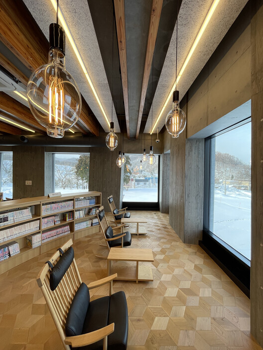 Ратуша Фурубира / TAISEI DESIGN Planners Architects & Engineers - Фотография интерьера, окна, балки