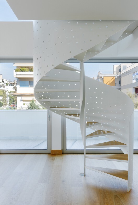 дома в стороне / KLab Architecture - Фотография интерьера, лестница, фасад, перила