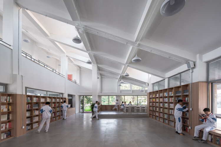 Библиотека Циньфэн / Стенные архитекторы XAUAT - Фотография интерьера, стеллажи