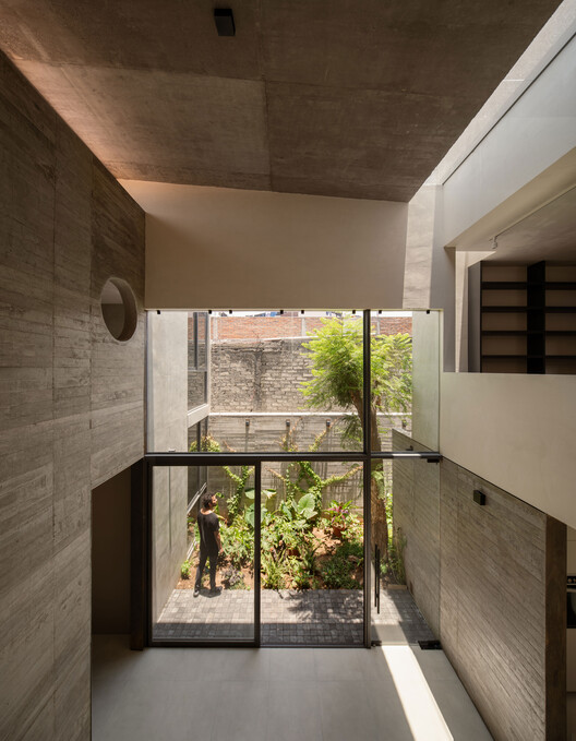 Дом Эрендира / Пепе Рамирес - Фотография интерьера, окна
