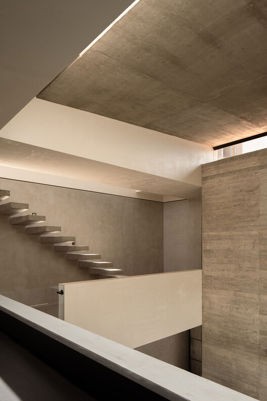 Дом Эрендира / Пепе Рамирес - Фотография интерьера, лестница, перила