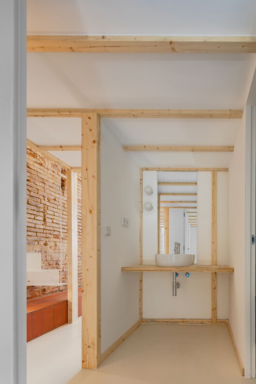 Carles House / OBO Estudi - Фотография интерьера, ванная комната, окна