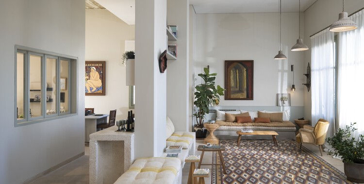 Бейт эль Сайде / АК.  Архитектурная студия - Фотография интерьера, диван, стол