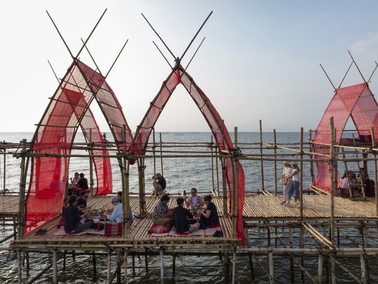 Павильон с лесами Angsila Oyster / CHAT Architects - Фотография экстерьера