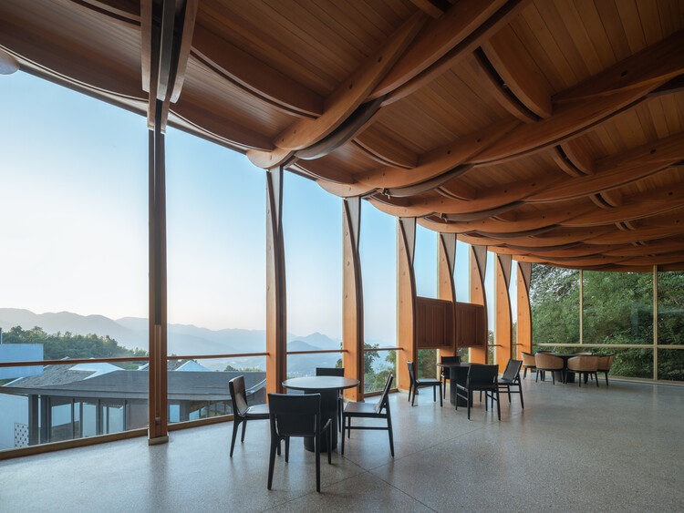 Исследование древесины и стекла в 11 современных архитектурных проектах — изображение 4 из 14