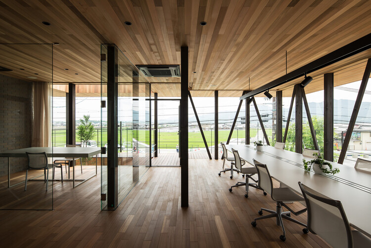 Исследование древесины и стекла в 11 современных архитектурных проектах — изображение 8 из 14