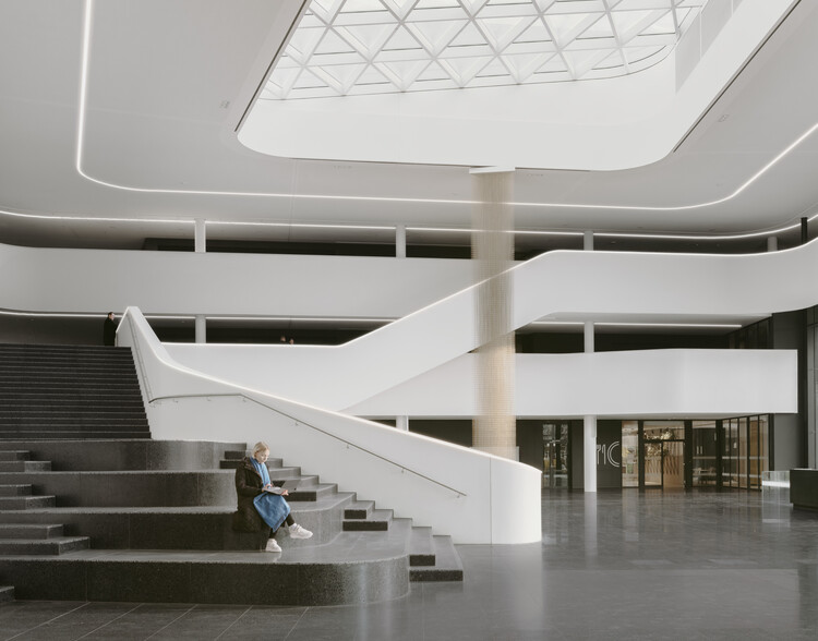 Континентальная штаб-квартира / HENN - Фотография интерьера, лестницы, перила