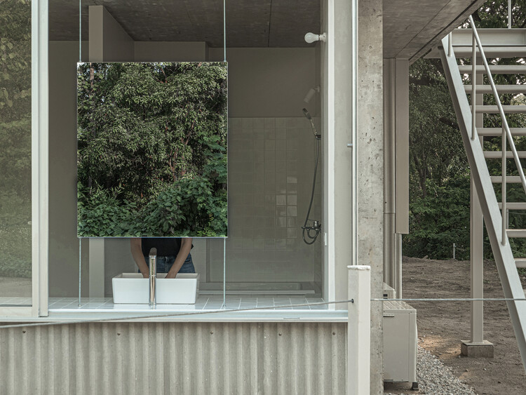 Дом C / Бангкок, Архитектура Токио — Фотография интерьера, ванная комната, окна