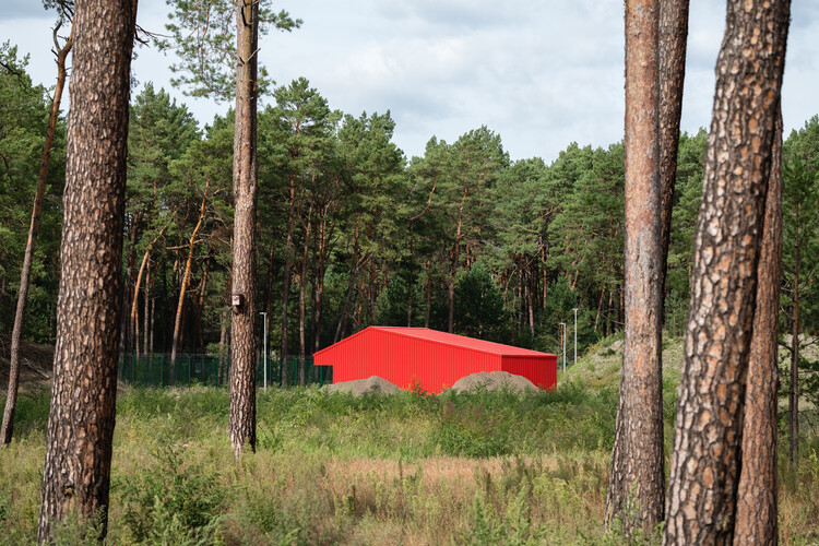 Бункерный комплекс в Бранденбурге / Maedebach & Redeleit Architekten - Фотография экстерьера, лес