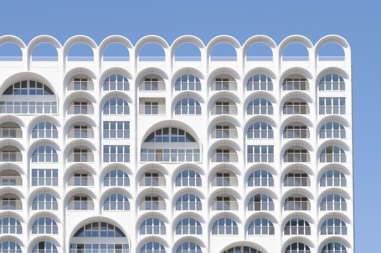 La Porte Bleue / PietriArchitectes - Окна, Фасад, Аркада