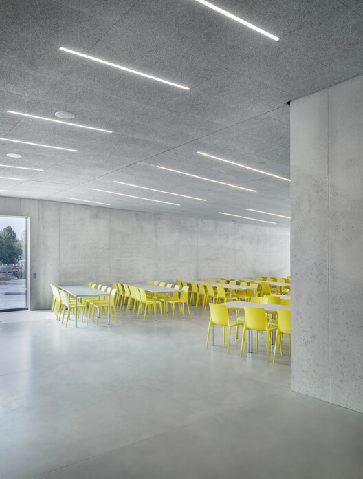 Пристройка школы Йоханны-Эк / Kersten Kopp Architekten - Фотография интерьера, стул