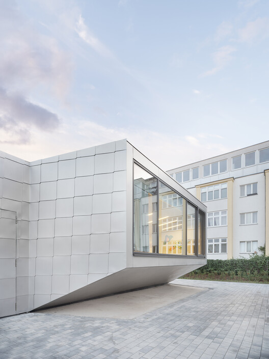 Пристройка школы Йоханны-Эк / Kersten Kopp Architekten - Фотография экстерьера, окна, фасад