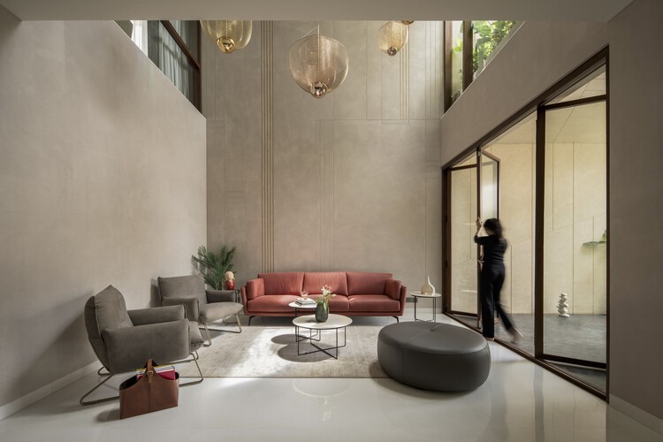 Wedge Villa / Cadence — фотография интерьера, гостиная, диван, стол, освещение
