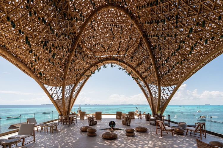 Bamboo Temple Hotel / Arquitectura Mixta - Фотография интерьера, стул, побережье