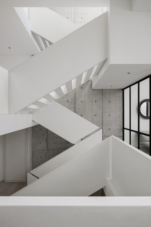 Дом Киригами / Столярная мастерская - Фотография интерьера, лестница, перила