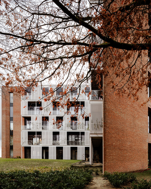 Cosun 1/ Suikerunie Apartments / EVA Architecten - Фотография Экстерьера, Окна, Кирпич, Фасад