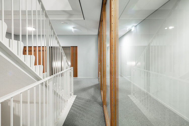 Cosun 1/ Suikerunie Apartments / EVA Architecten - Фотография интерьера, лестница, перила