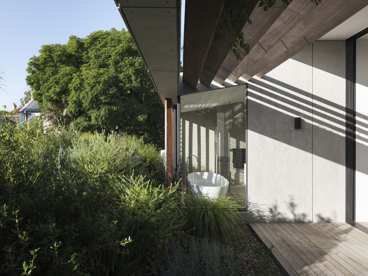 Дом со скрытым садом / Sam Crawford Architects — фотография экстерьера