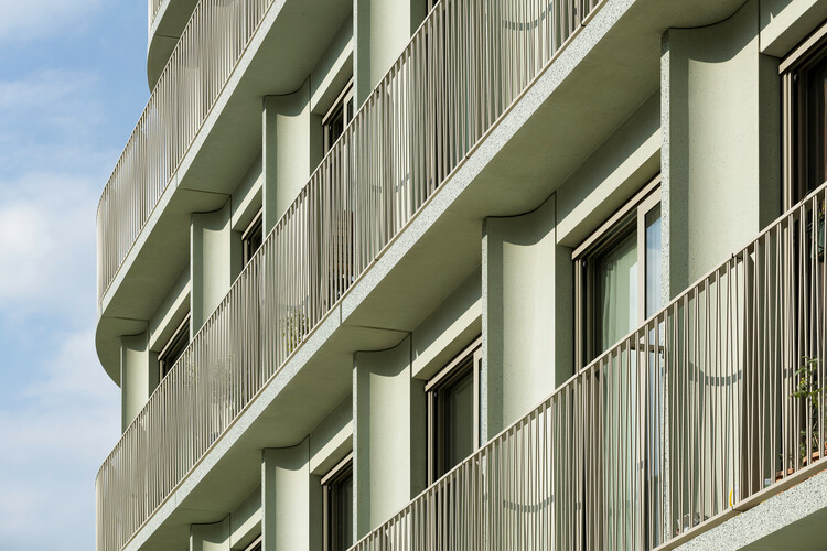 Социальное жилье De Jakoba / Studioninedots - Фотография интерьера, окон, фасада, балкона