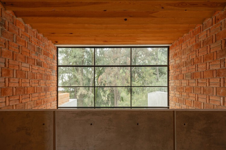 MoMa House / Estudio Tecalli - Фотография интерьера, окна, стекло, фасад, балка