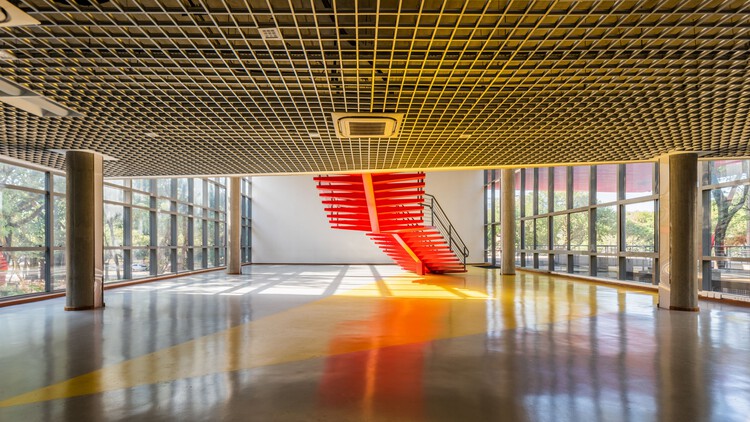 Международный вещательный центр Университета Сан-Паулу (CDI-USP) / Onze arquitetura - Интерьерная фотография