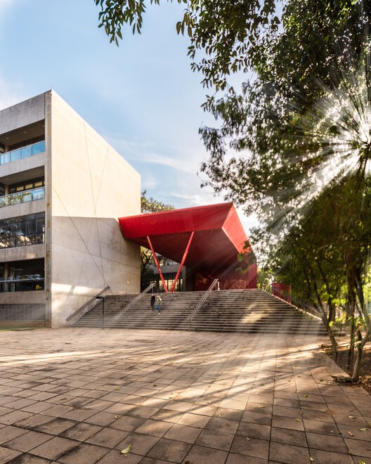 Международный вещательный центр Университета Сан-Паулу (CDI-USP) / Onze arquitetura - Экстерьерная фотография