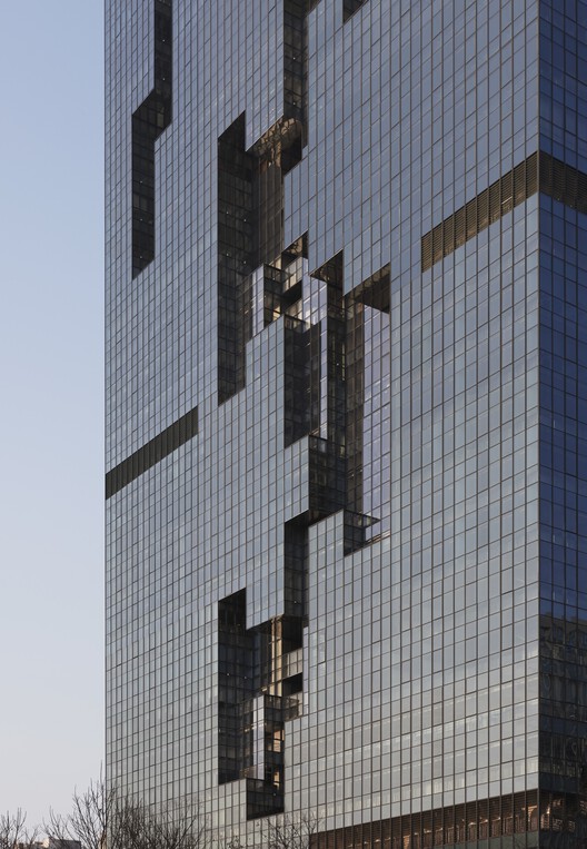 Офисное здание CRYSTAL / SAKO Architects - Фотография экстерьера, окна, кирпич, фасад