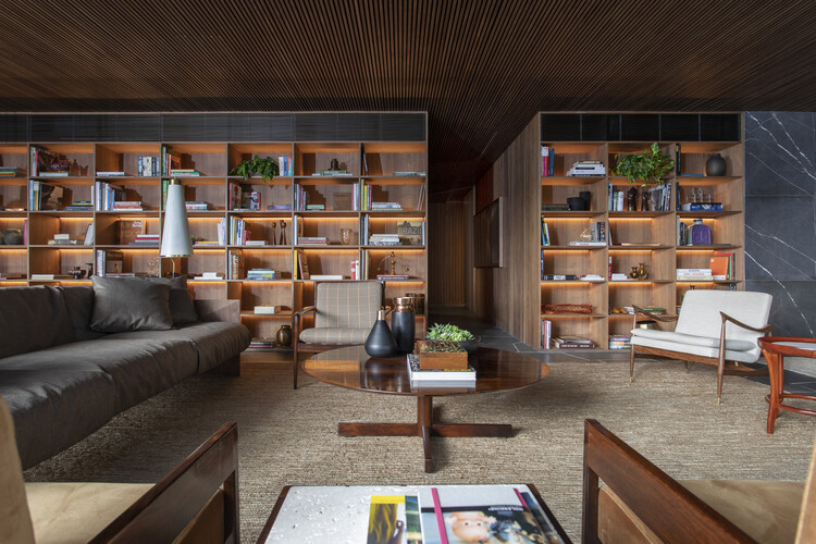 Тонкое сияние: преобразование пространства с помощью освещения изделий из дерева и мебели — изображение 2 из 18