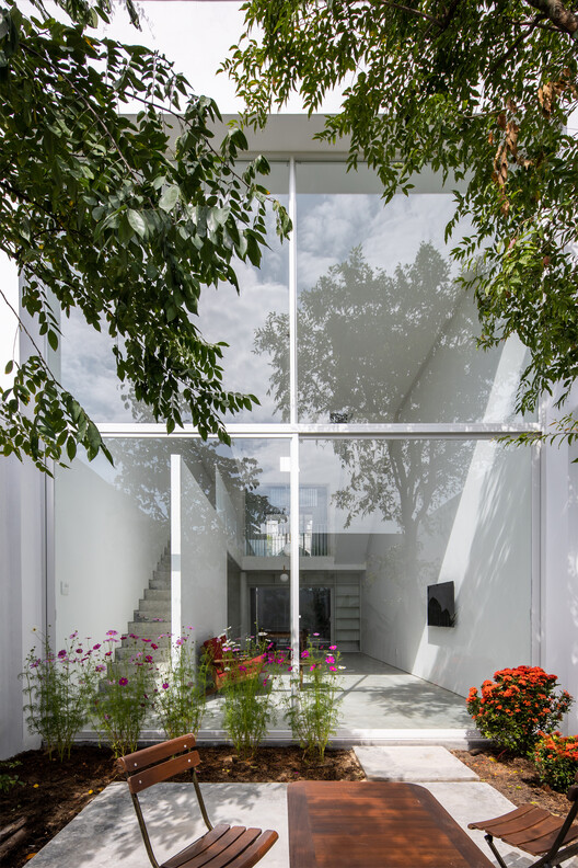 Дом Нха Дао Буок / Студия HH - Экстерьерная фотография, окна, фасад, сад, двор