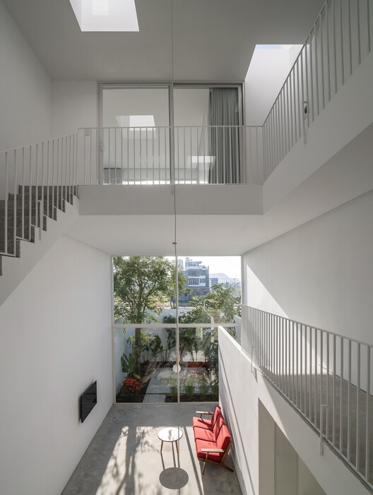 Дом Нха Дао Буок / Студия HH — Фотография интерьера, лестница