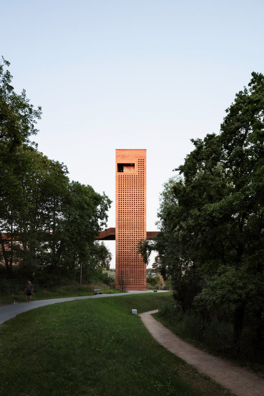 Верхняя парковка Mono Architekten с общественным парком в Германии