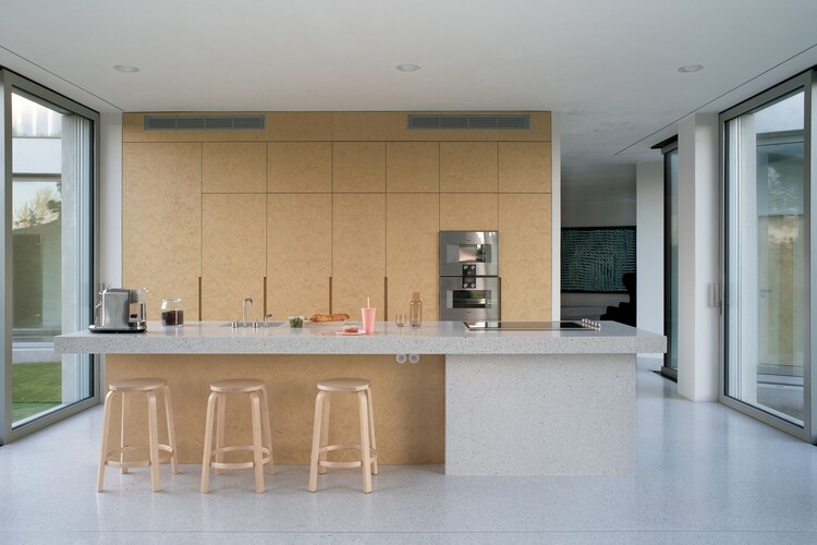 Загородная вилла / Nacházel Architekti - Фотография интерьера, кухня, стул