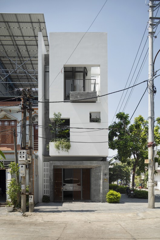 Dong Thu House / HIEN Architects – Экстерьерная фотография, фасад, окна