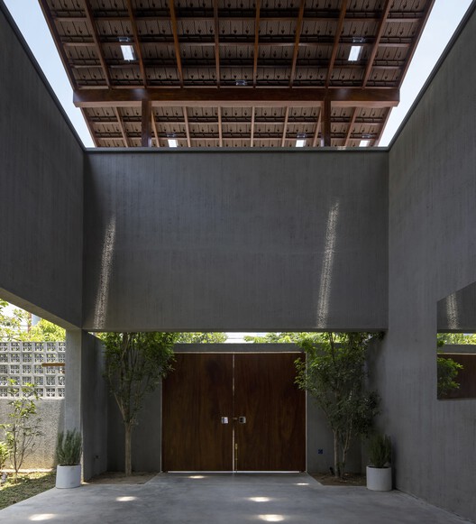 Nhà Hương House / HH Studio - Фотография интерьера, фасад, бетон, балка