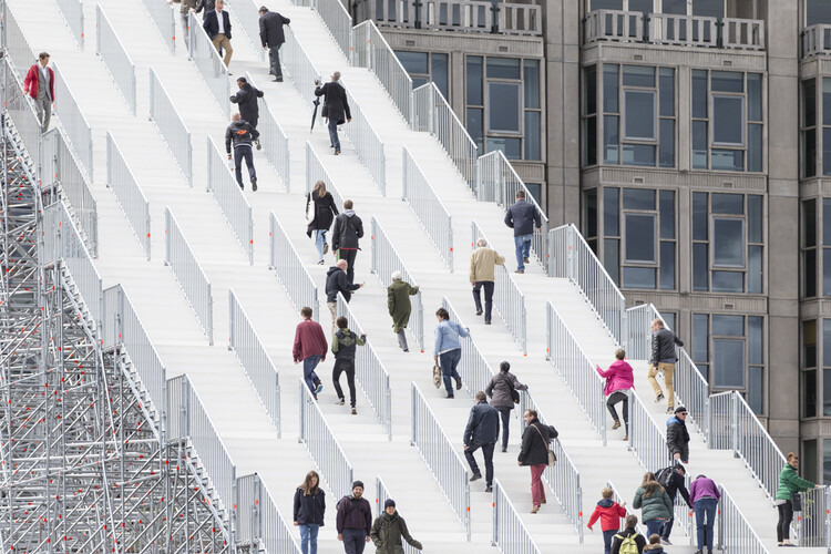 Городские лестницы: вертикальная поэзия в городах — изображение 1 из 20
