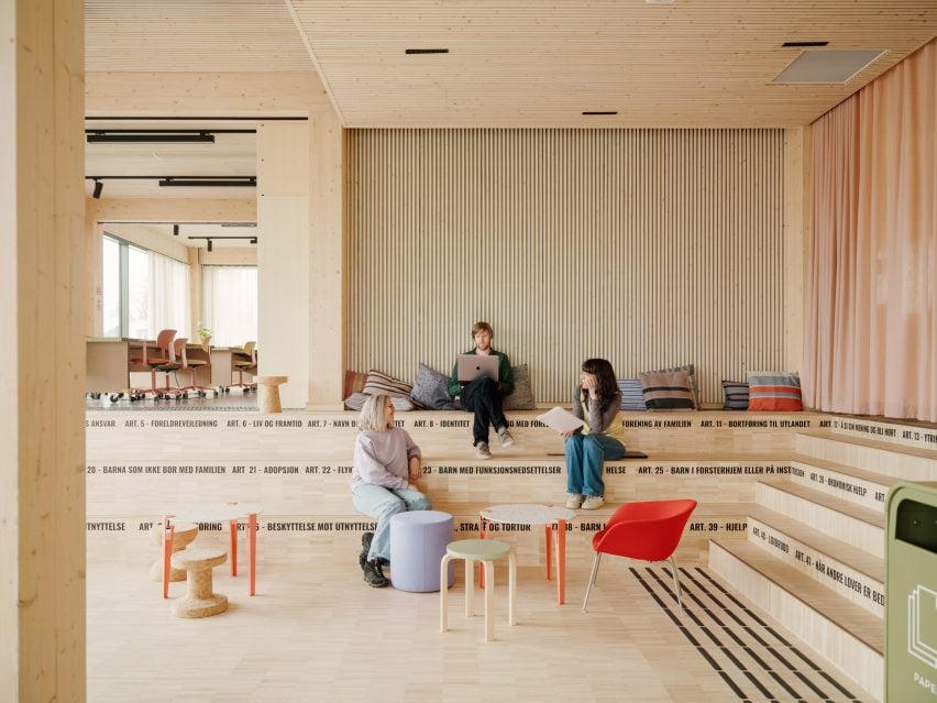 Интерьер деревянного офиса от Oslotre designs в Норвегии
