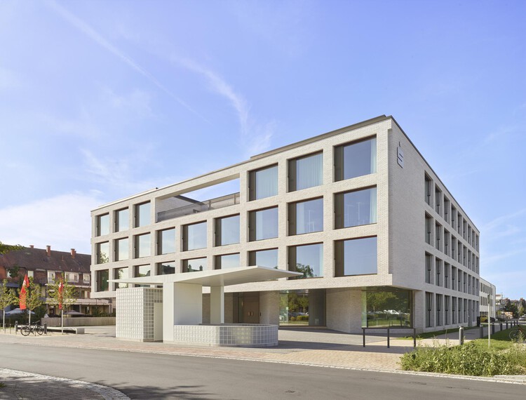 Сервисный центр Sparkasse Markgräflerland в Вайль-на-Рейне / LRO GmbH & Co. KG Freie Architekten BDA - Фотография экстерьера, фасад